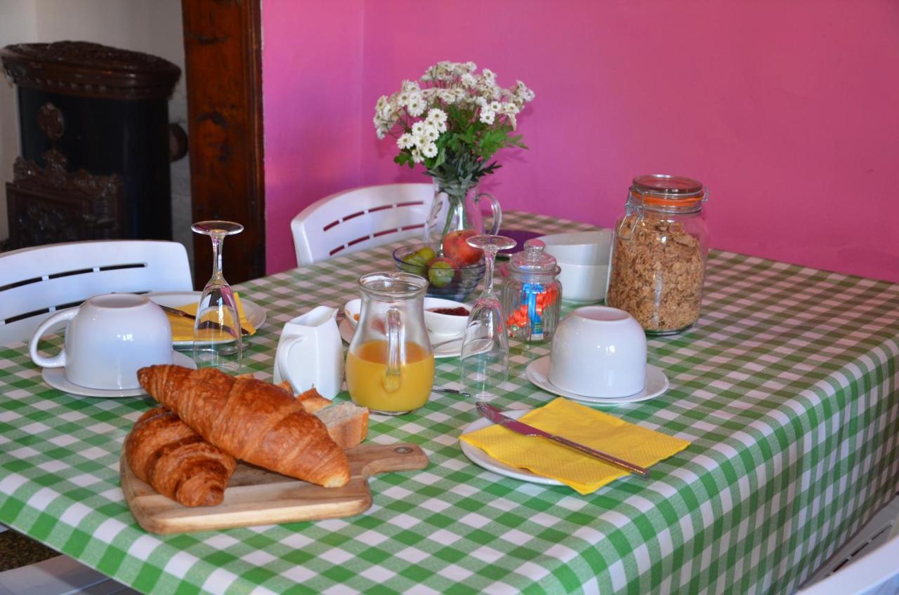 Chez Madeleine Bed & Breakfast Saint-Colomb-de-Lauzun Dış mekan fotoğraf