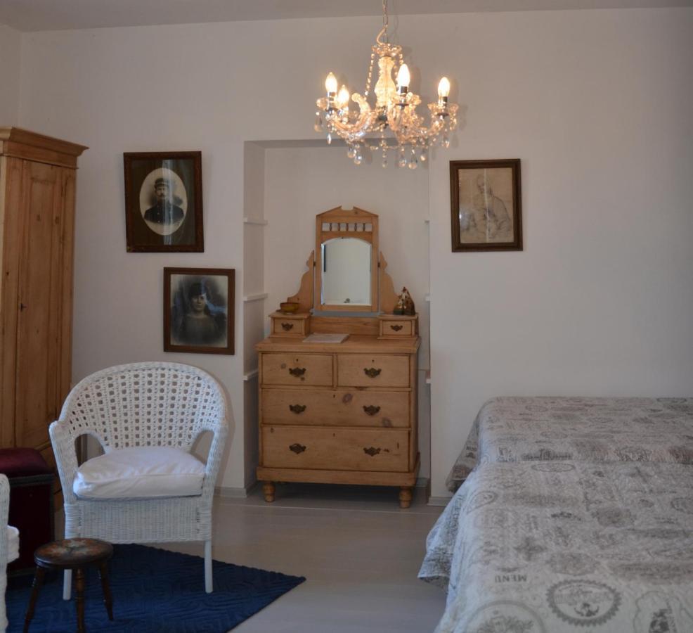 Chez Madeleine Bed & Breakfast Saint-Colomb-de-Lauzun Dış mekan fotoğraf