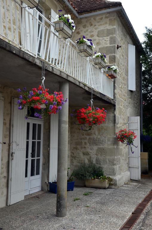 Chez Madeleine Bed & Breakfast Saint-Colomb-de-Lauzun Dış mekan fotoğraf