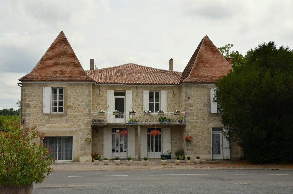Chez Madeleine Bed & Breakfast Saint-Colomb-de-Lauzun Dış mekan fotoğraf