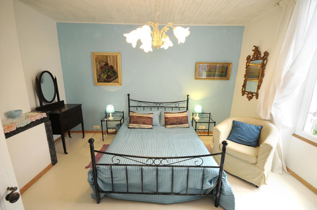 Chez Madeleine Bed & Breakfast Saint-Colomb-de-Lauzun Oda fotoğraf