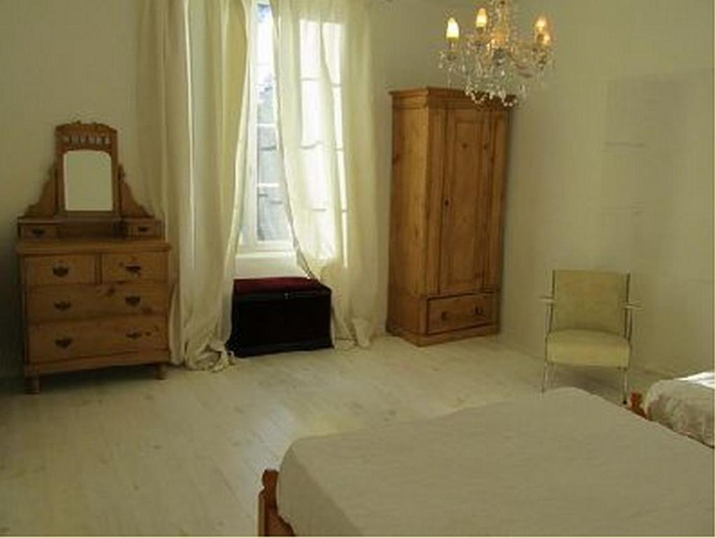 Chez Madeleine Bed & Breakfast Saint-Colomb-de-Lauzun Oda fotoğraf